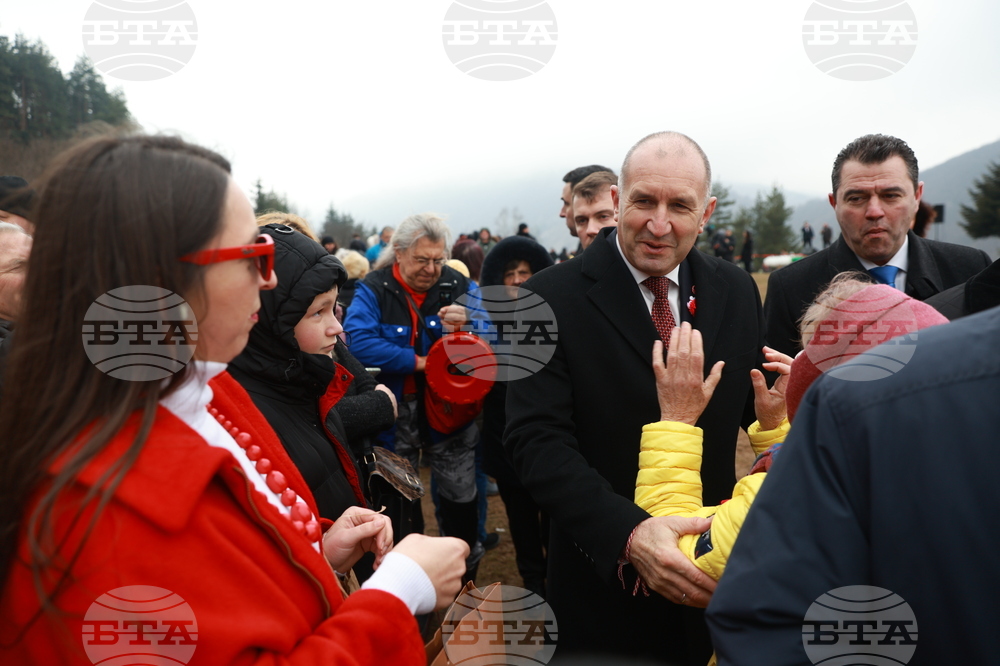 Етрополе - тържествено издигане на българския трибагреник