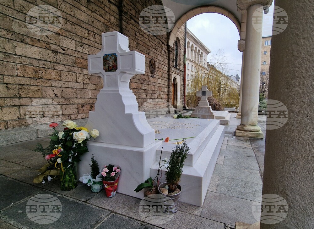 Столичната полиция е задържала мъж, за когото се смята, че е осквернил гробовете на патриарх Неофит и екзарх Йосиф