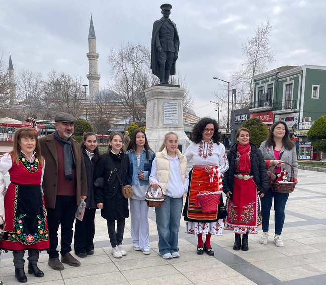 Traditional Martenitsas Donated to Edirne Residents, Guests at Bulgarian Consulate General's Initiative