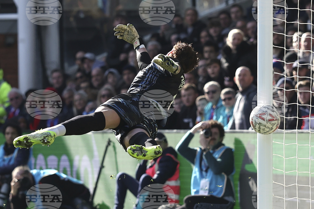 Кристъл Палас отстрани Милуол за ФА Къп, нападателят Жан-Филип Матета получи тежка контузия в главата