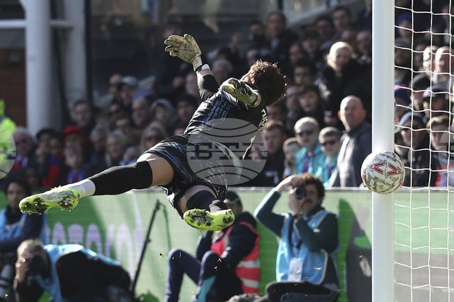 Кристъл Палас отстрани Милуол за ФА Къп, нападателят Жан-Филип Матета получи тежка контузия в главата