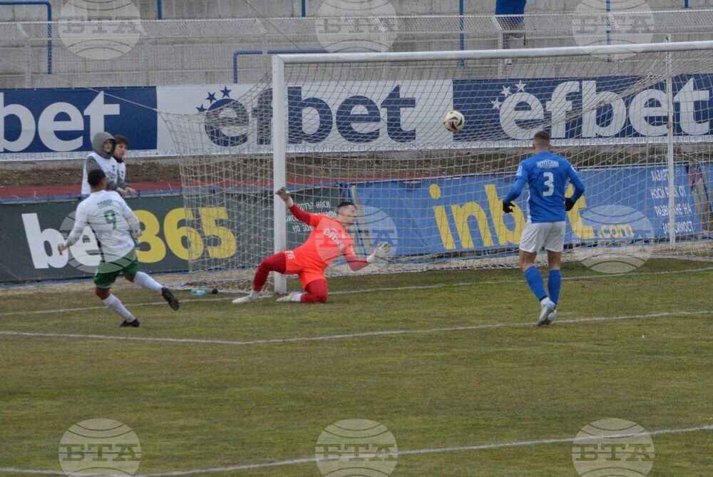 Берое победи Спартак 1918 Варна след хеттрик на Леандро Годой и излезе на петото място във временното класиране