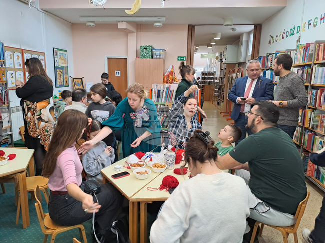 В работилница за изработване на мартеници участваха децата от Българското неделно училище в Загреб