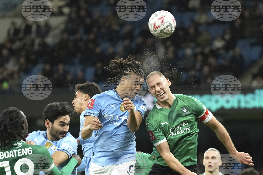 Аке от Манчестър Сити претърпя операция на крака