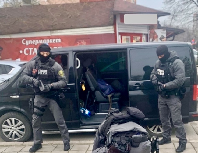 ГДБОП арестува петима за изнудване и заплахи, сред които трима чужденци 
