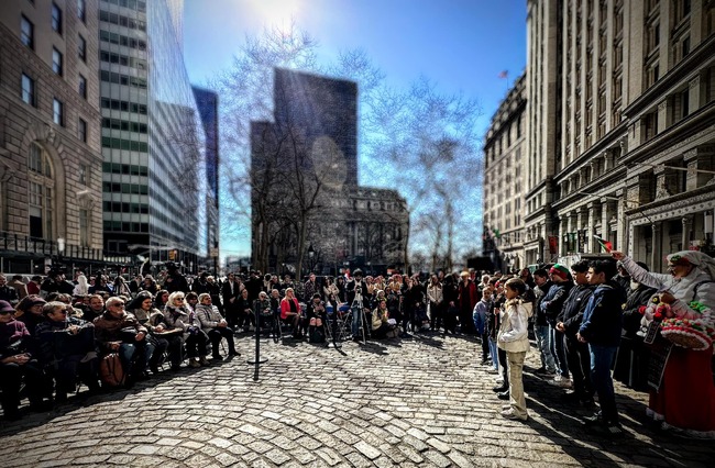 Българската общност в Ню Йорк отбеляза заедно Трети март и Баба Марта при „Бика на Уолстрийт“ 