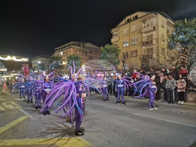 Над 1000 участници дефилираха в първия ден на Струмишкия карнавал в Северна Македония