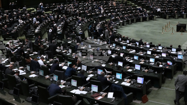 Иран обяви, че от днес смята армиите на страните от ЕС за "терористични групи"; Техеран обвини Европа в "сляпо подчинение" на САЩ