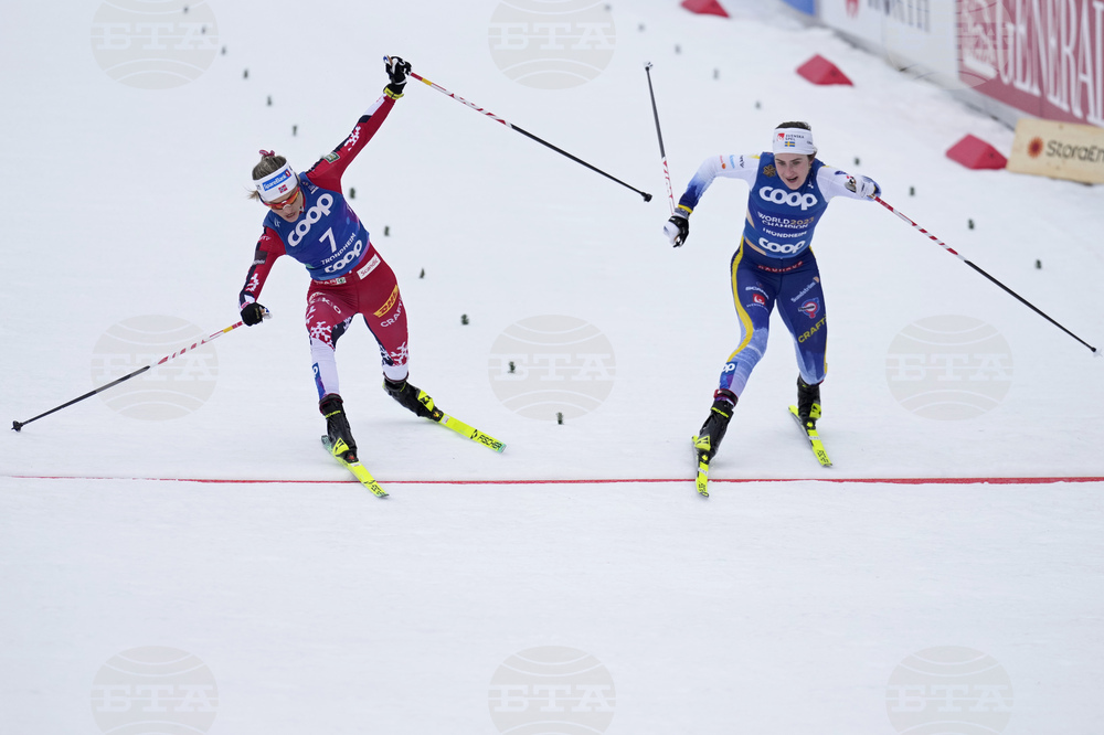 Шведката Ебба Андерсон защити световната си титла в скиатлона, след като победи с фотофиниш звездата на домакините Терезе Йохауг