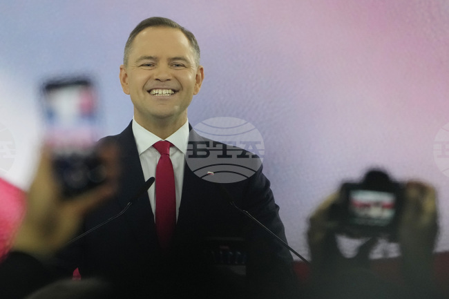 ПАП: Според медиите в Полша крайнодесният кандидат-президент Навроцки е имал връзки с футболни хулигани