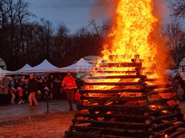 С огъня на Сирница завърши четиридневният маскараден фестивал „Кукерландия" в Ямбол