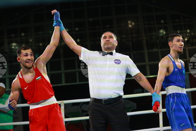 Радослав Росенов гарантира първи медал за България на Световното първенство по бокс с победа на четвъртфиналите на 60 кг