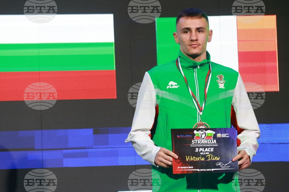 Викторио Илиев се класира за полуфиналите на турнира по бокс от Световната купа във Варшава и донесе трети медал за България