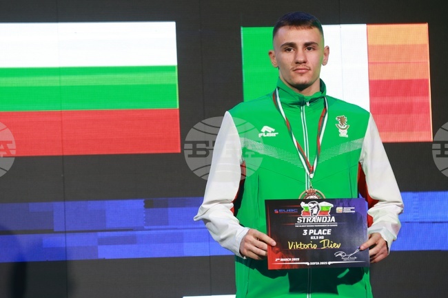 Викторио Илиев се класира за полуфиналите на турнира по бокс от Световната купа във Варшава и донесе трети медал за България