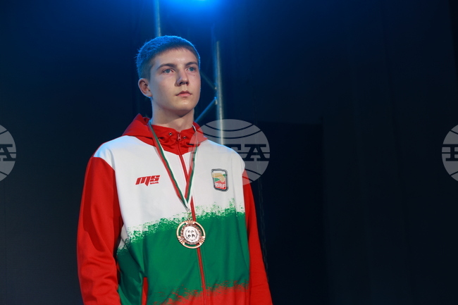 Националът Семион Болдирев се класира за четвъртфиналите на Европейското първенство по бокс за мъже до 23 години