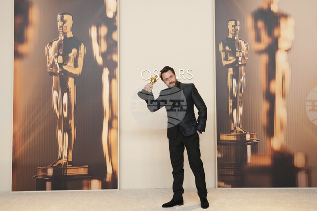 Кийрън Кълкин, Ариана Гранде и Джейсън Момоа са сред поканените да се присъединят към американската киноакадемия