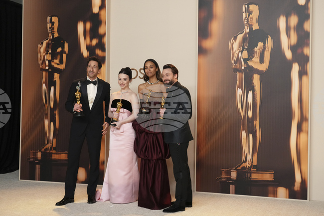 Трагикомедията "Анора" спечели награда "Оскар" за най-добър филм