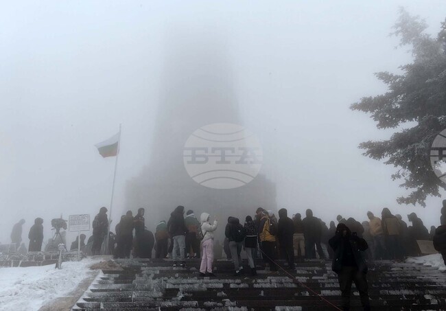 Hundreds of People Gather at Mt Shipka to Mark Bulgaria's National Day