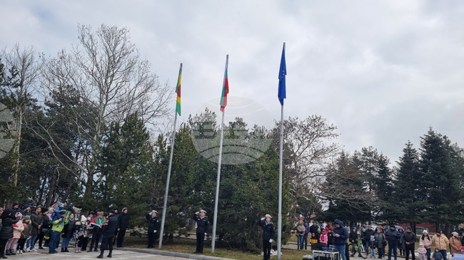 Добрич отбеляза Националния празник с панихида и военен ритуал