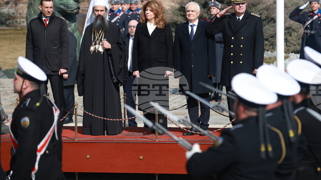 Президентът Илияна Йотова ще отдаде почит пред паметта на българските опълченци и воини, загинали за свободата на България на връх Шипка