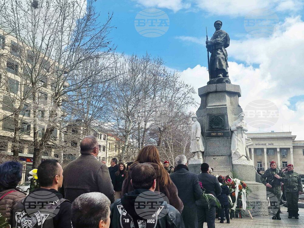 Хасково отбеляза 147 години от Освобождението с шествие и поклонение пред Паметника на незнайния воин