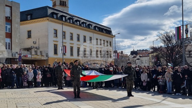 Сливен отбелязва Националния празник 3 март с общоградска церемония, лекоатлетическа щафета и концерт