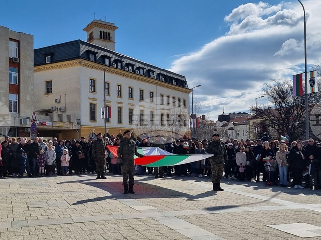 Сливен отбелязва Националния празник 3 март с общоградска церемония, лекоатлетическа щафета и концерт