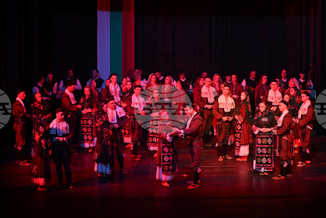  Ансамбъл "Пирин" от Благоевград представи в Монтана песни и танци, посветени на борбата за национална свобода