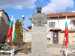 Панагюрище - Трети март - 110-метрово национално знаме