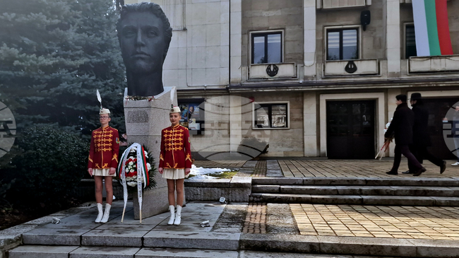 С образователни инициативи и поднасяне на венци училищата, носещи името на Васил Левски в Троянско, ще отбележат патронния си празник