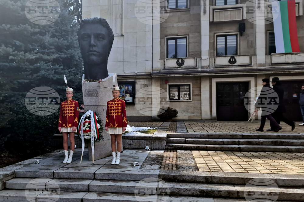 С образователни инициативи и поднасяне на венци училищата, носещи името на Васил Левски в Троянско, ще отбележат патронния си празник