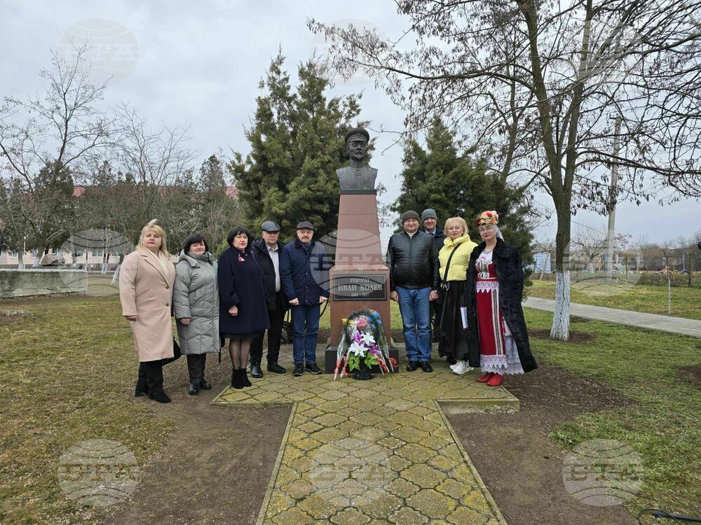 Генералният ни консул в Одеса взе участие в тържественото полагане на цветя пред паметника на генерал Иван Колев в родното му село Бановка