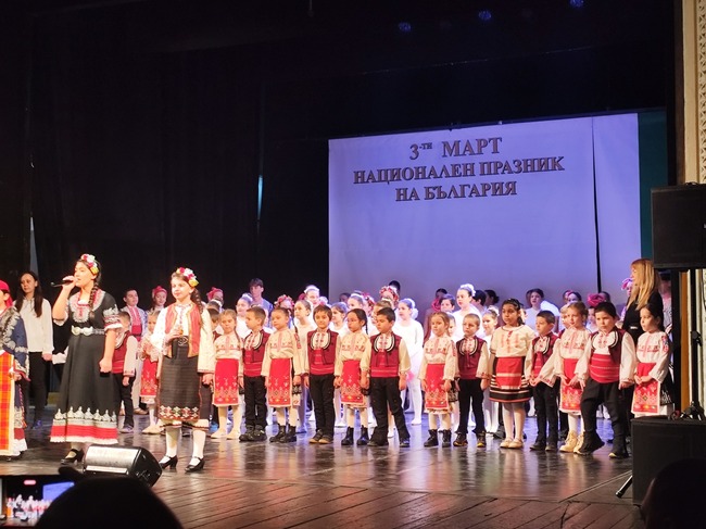 Млади таланти от две читалища в Разград се обединиха за съвместен концерт по повод Трети март