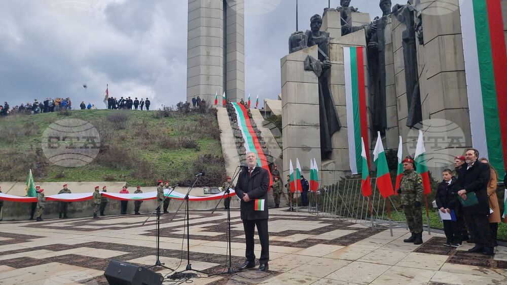 Днес сме се събрали да отдадем почит на всички достойни герои, които отдадоха живота за свободата на България, каза в Стара Загора Драгомир Стойнев