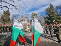 Стара Загора - издигане на националния трибагреник