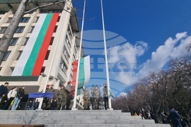 Стара Загора - издигане на националния трибагреник