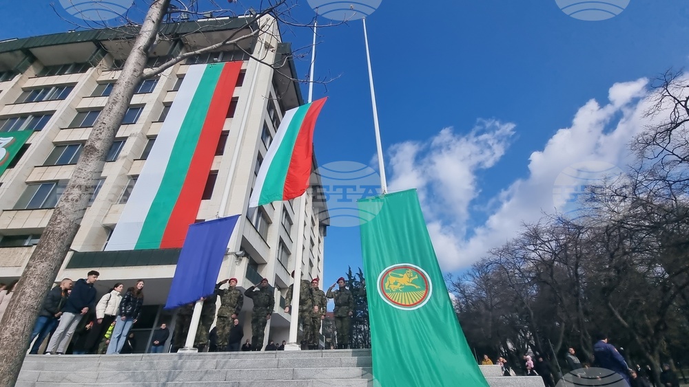 Стара Загора - издигане на националния трибагреник