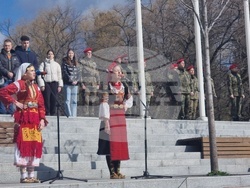 Стара Загора - издигане на националния трибагреник