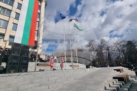 Стара Загора - издигане на националния трибагреник