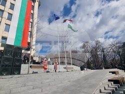 Стара Загора - издигане на националния трибагреник