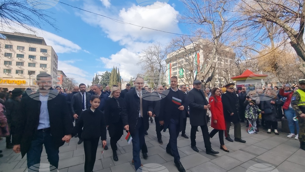 Стара Загора - издигане на националния трибагреник