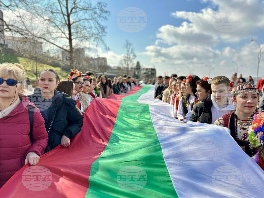 Русе отбеляза 3 март с тържествена церемония и шествие с 900-метров трибагреник