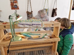 Самоков - Художествена галерия - тъкане на стан