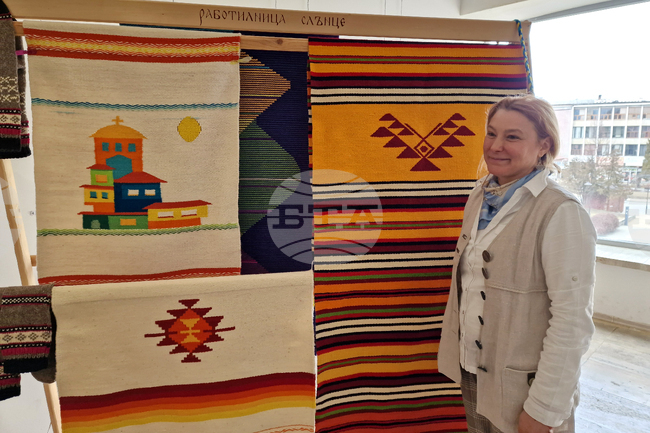 Все по-често българите предпочитат тъкани килими, черги и пътеки, разказа майсторът по тъкане Нели Стефанова