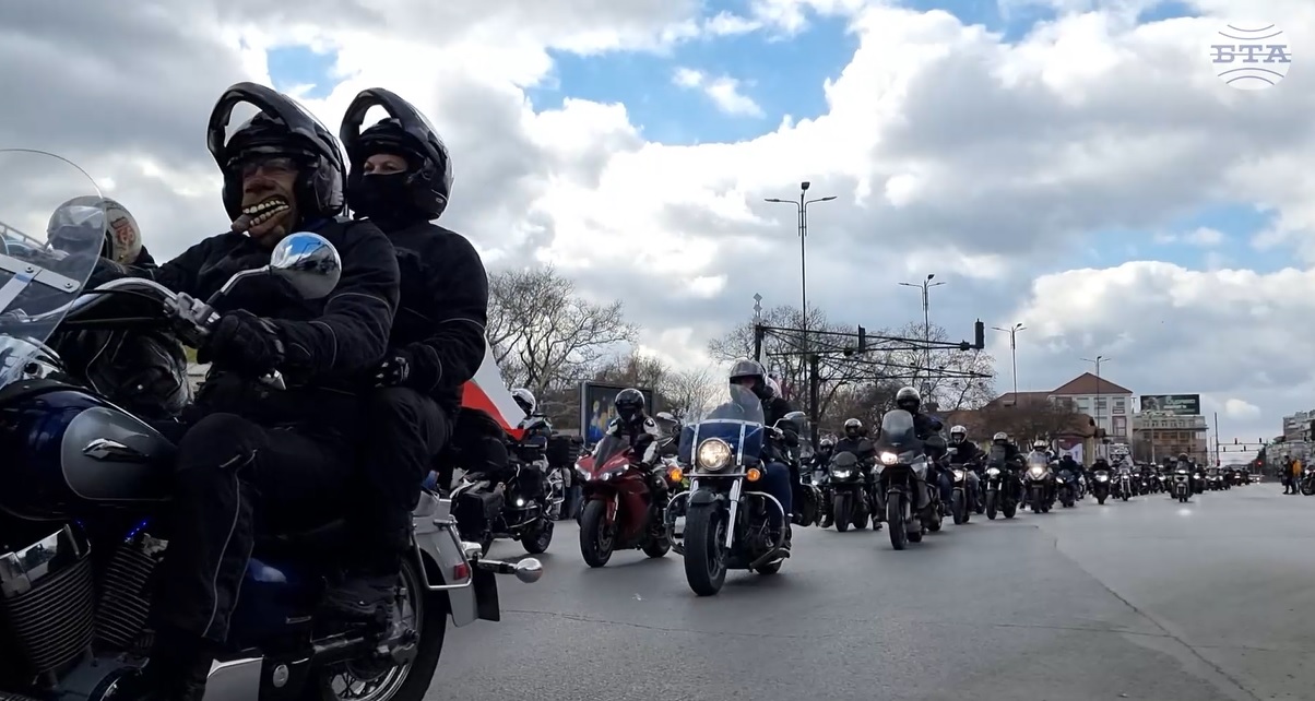 Близо 1000 мотористи от Варна се включиха в шествието „В името на България“