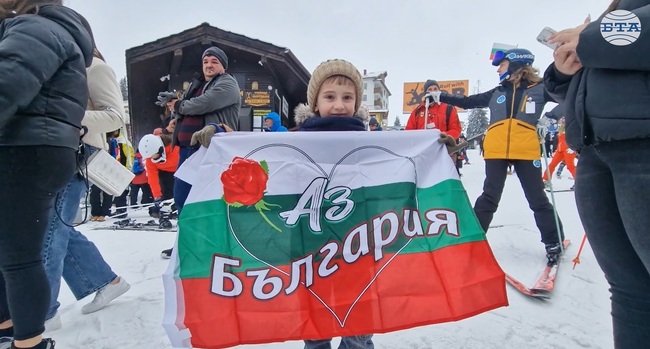 Голямото спускане в Пампорово събра хиляди българи, които заедно отбелязаха Трети март
