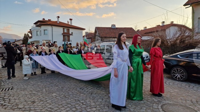 Скиори и сноубордисти ще се спуснат с българското знаме по пистите на Боровец и Мальовица по случай националния празник