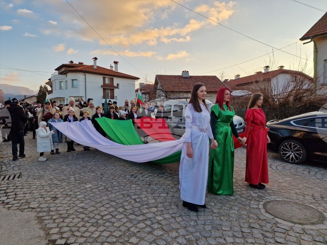 Шествие премина в Самоков по случай националния празник на България