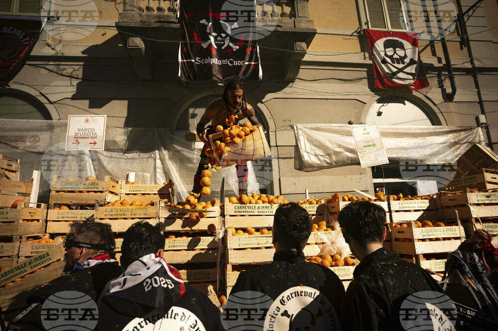 Italy Carnival Oranges Battle