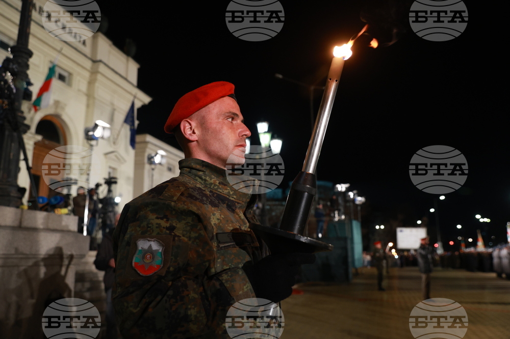 Национален празник на Република България - тържествена заря-проверка